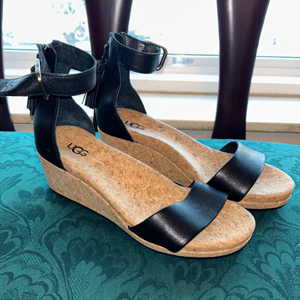 NWOT UGG sandals